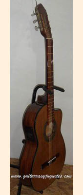Guitarra Electroacústica de caobilla con pinabete. imagen 2